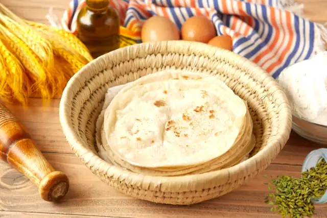 Fenchel-Chapati, ein hausgemachtes ayurvedisches Brot mit leckerem, aromatischem Geschmack, ein gesunder, nahrhafter Snack.